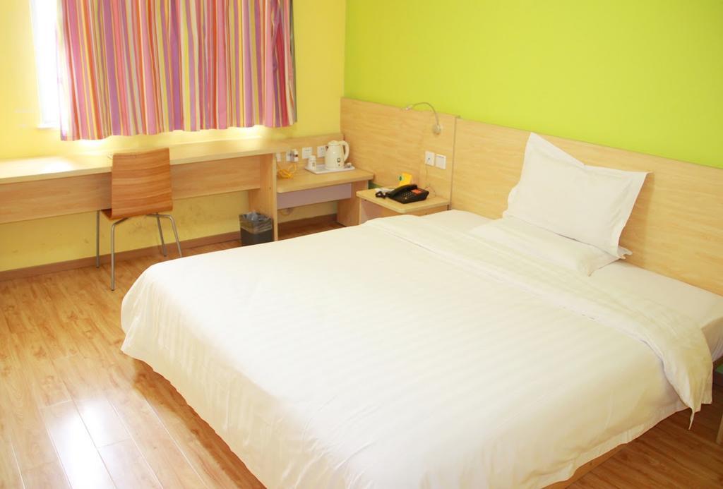 7Days Inn Dalian Gangwan Square Station Port Room photo
