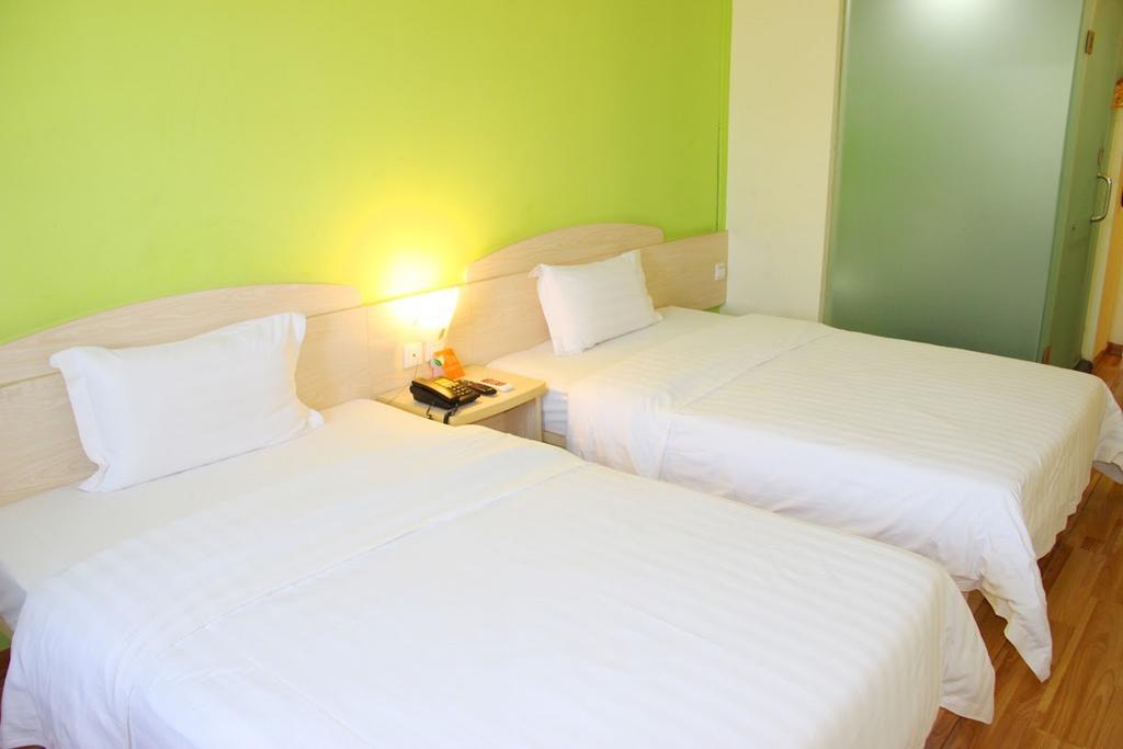 7Days Inn Dalian Gangwan Square Station Port Room photo