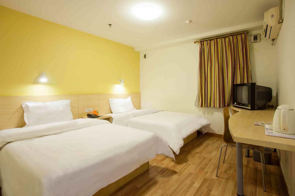 7Days Inn Dalian Gangwan Square Station Port Room photo