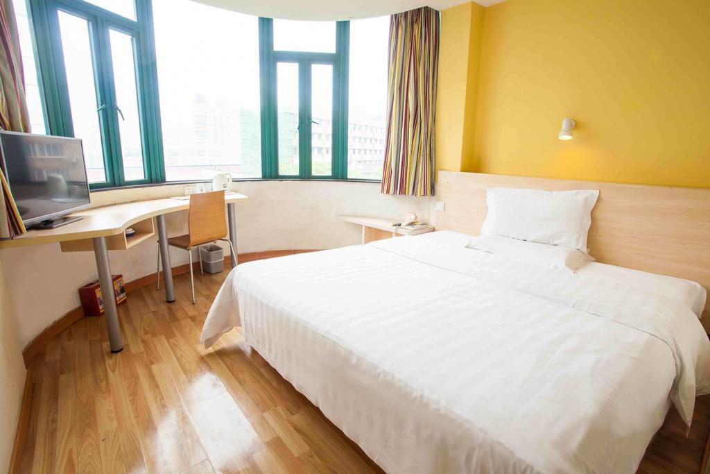 7Days Inn Dalian Gangwan Square Station Port Room photo