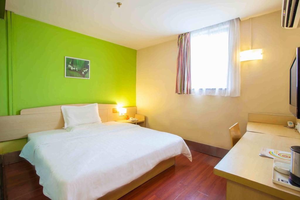 7Days Inn Dalian Gangwan Square Station Port Room photo